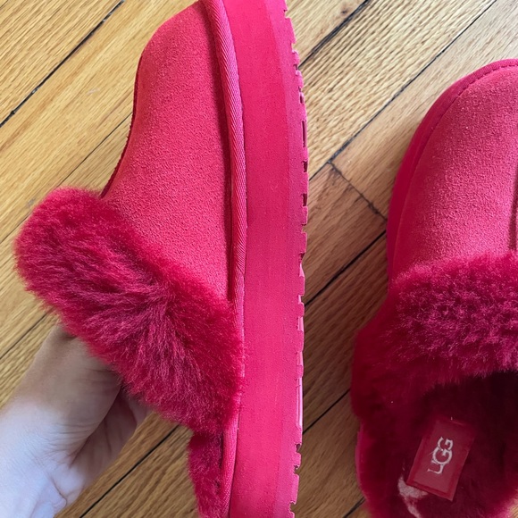 Red UGG Disquette slippers in size 9! Bought last year. - Picture 5 of 9